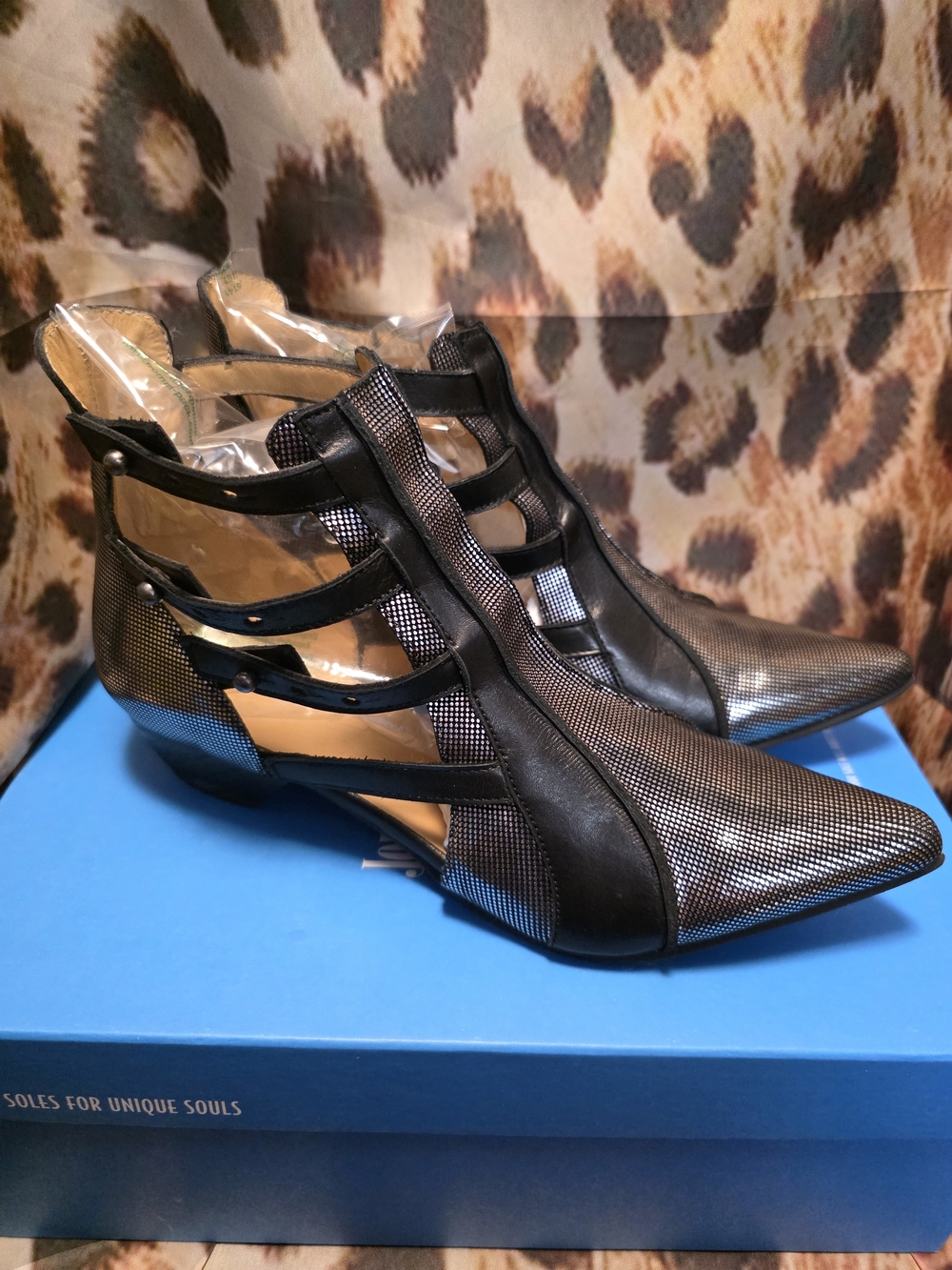 NEW John Fluevog Truth BEKKIE Metallic Strappy Leather Ankle Boots - Size 7.5